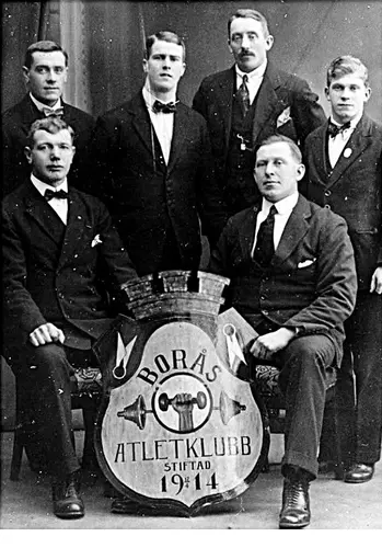 Välkommen till Borås Gym & Atletklubb! Vi finns på Getängsvägen 6 i Borås. Borås Gym & AtletklubbPå Borås Gym & Atletklubb har generationer av människor sedan 1914 ägnat sig åt träning för en starkare kropp. Vi bedriver gymträning i vårt fullt utrustade gym för säker motionsträning för ungdomar och seniorer i alla åldrar.Kraftkällan erbjuder Styrkelyft och Tyngdlyftning på hög nivåI vår lika bra fullt utrustade avdelning för kraftsporter med tävlingsverksamhet inom styrkelyft och tyngdlyftning där klubben fostrat flera lyftare på hög nationell nivå.Vi tror på att man blir som bäst tillsammans, genom både hård träning och trevligt sällskap. Vill du bli starkare tillsammans med oss? Vi finns även på instagram, facebook och tiktok. Välkommen att bli medlem hos oss och bidra till ytterligare ett sekel av styrka! Du är alltid välkommen att provträna, kontakta oss innan här. borasatletklubb.se - Telefon: 073-0704106Borås Gym & Atletklubb investerar i ett Precor Löpband i hög gymkvalitet från GymPartner.nu ÖppettiderAlla dagar 05:00 - 22:00KontaktuppgifterEmail: info@borasatletklubb.seTelefon: 073-0704106AdressGetängsvägen 6504 68, Borås